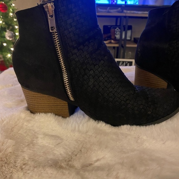 Maurices sz 10 booties - Picture 3 of 3